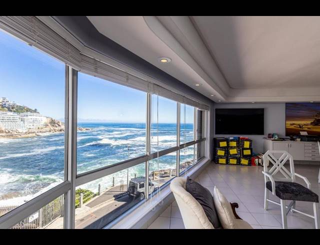 3 BEDROOM APARTMENT FOR SALE IN BANTRY BAY
